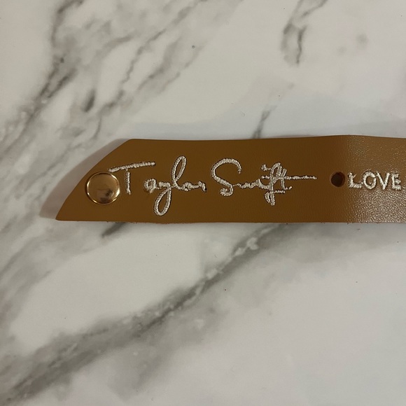 DEBUT ERA Taylor Swift Love Love Love leather bracelet - Picture 2 of 12